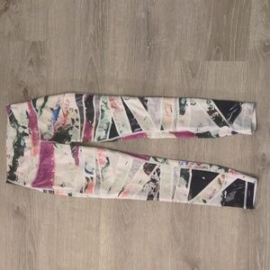 Lululemon high times pigment wave size 4?